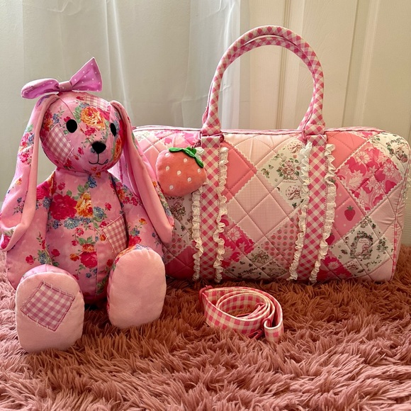🍒SOLD🍒 Strawberry Shortcake Quilted Weekender Bag by Dolls kill - Picture 5 of 15